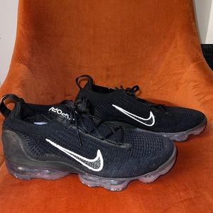 Women’s Nike Vapormax Flynit 2021 Size 10.5M